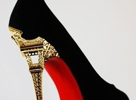 Hommage da Louboutin a Parigi